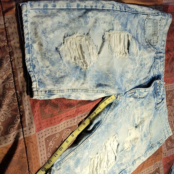 Denim shorts - Picture 2 of 4